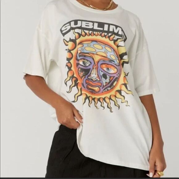 Daydreamer Sublime 40 Oz To Freedom Crewneck Graphic Tee in Vintage White - Picture 3 of 8